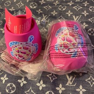 Lilly Pulitzer silicon wine cups, NIB. “Rain forest retreat, critter motif“